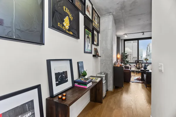 $2,450 | 235 West Van Buren Street, Unit 4017, Chicago, IL 60607