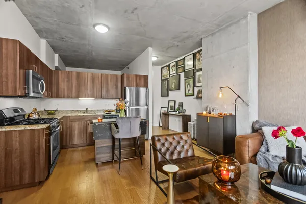 $2,450 | 235 West Van Buren Street, Unit 4017, Chicago, IL 60607