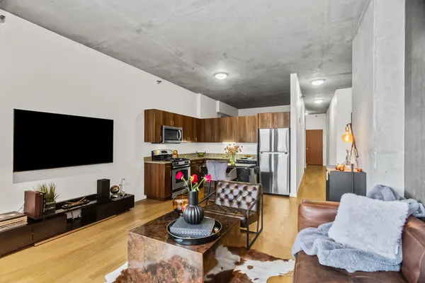 $2,450 | 235 West Van Buren Street, Unit 4017, Chicago, IL 60607