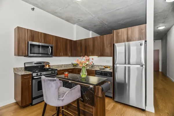 $2,450 | 235 West Van Buren Street, Unit 4017, Chicago, IL 60607