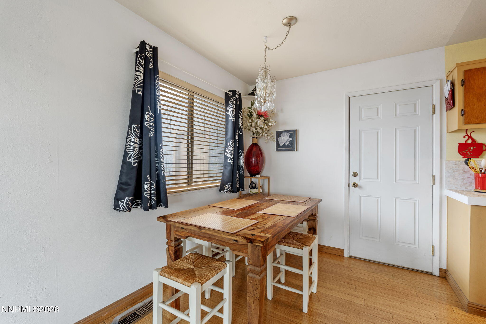 7630 Halifax Drive Reno, NV 89506 - Photo 11 of 33 15-web-or-mls-DSC09959