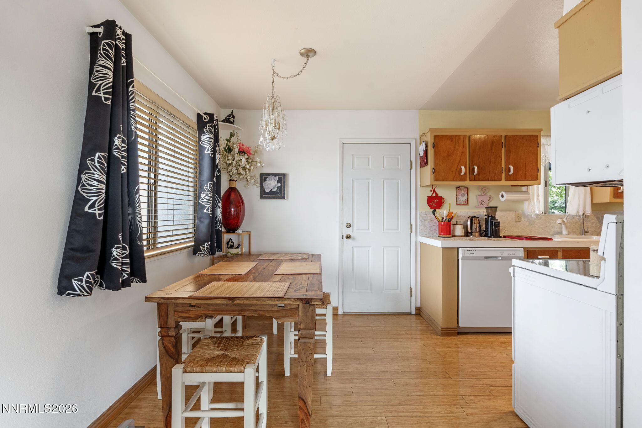 7630 Halifax Drive Reno, NV 89506 - Photo 12 of 33 16-web-or-mls-DSC09964