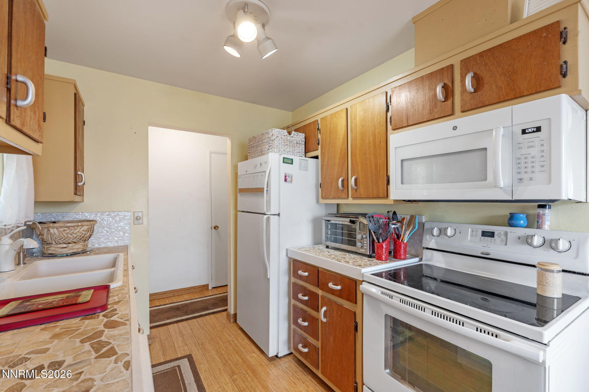 7630 Halifax Drive Reno, NV 89506 - Photo 15 of 33 19-web-or-mls-DSC09939