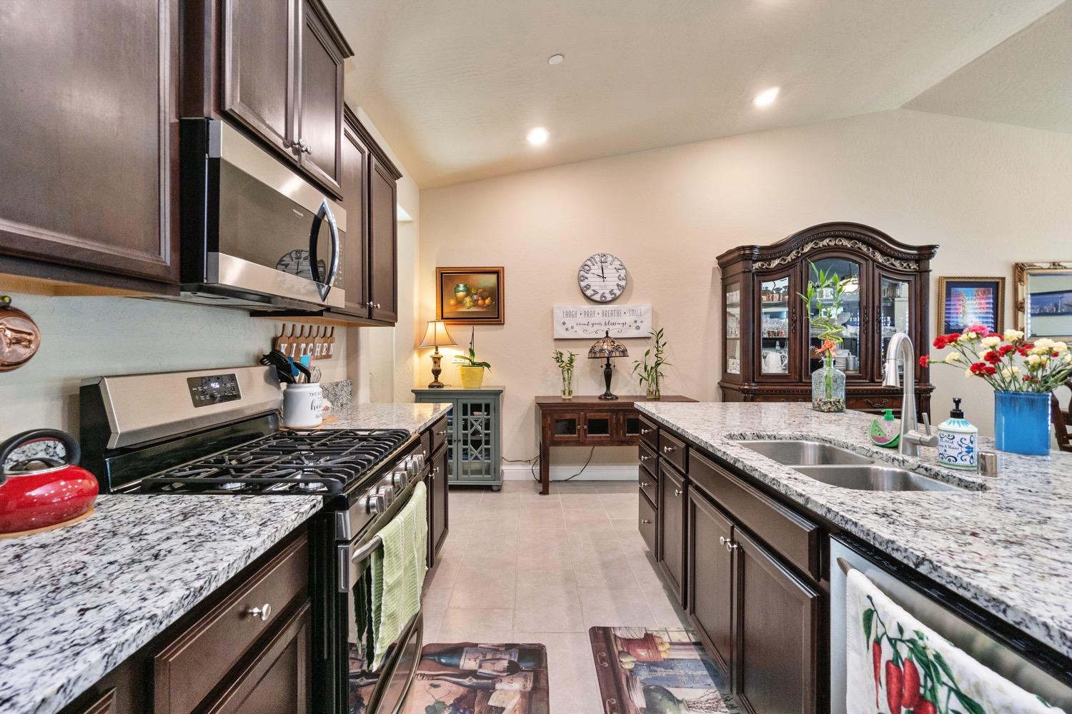 881 Strada Street Lemoore, CA 93245 - Photo 11 of 39 Gallery Image 11