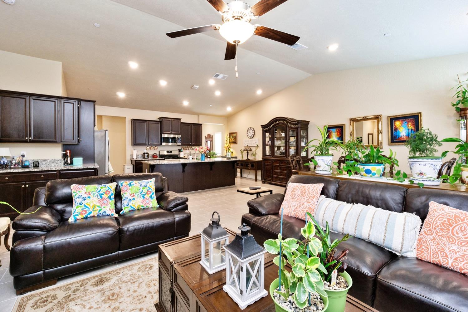 881 Strada Street Lemoore, CA 93245 - Photo 12 of 39 Gallery Image 12