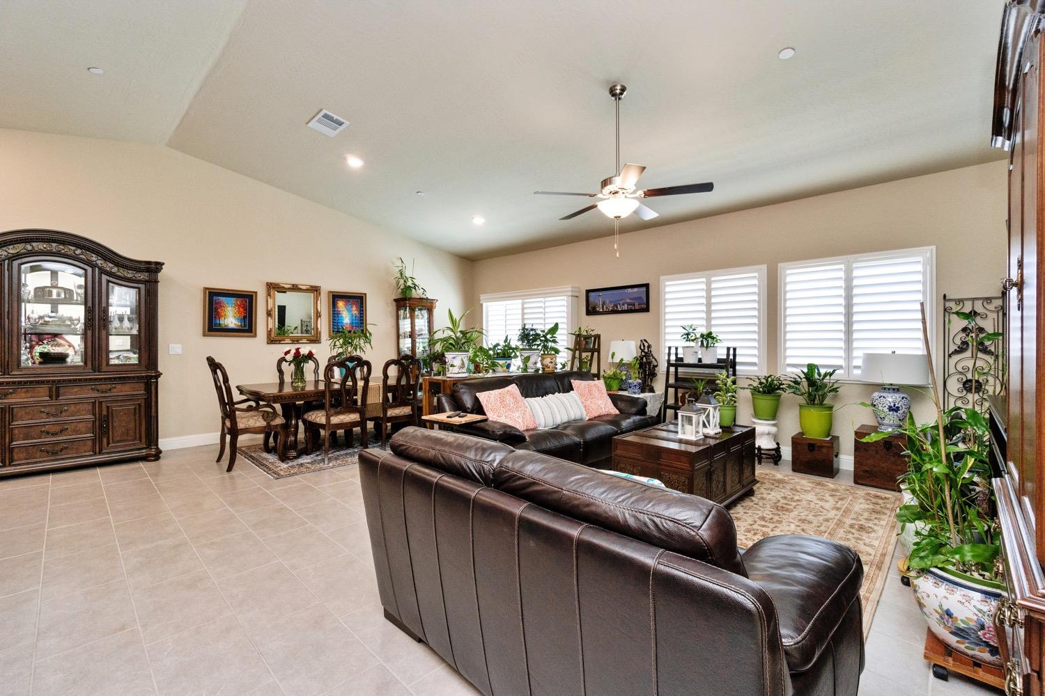 881 Strada Street Lemoore, CA 93245 - Photo 5 of 39 Gallery Image 5