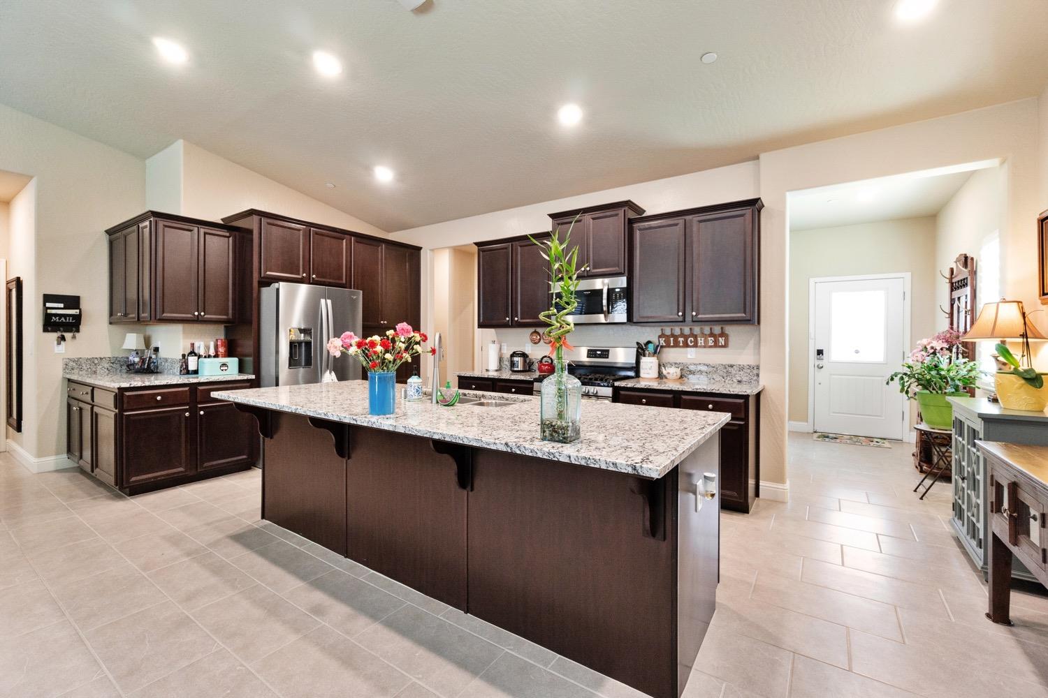 881 Strada Street Lemoore, CA 93245 - Photo 9 of 39 Gallery Image 9