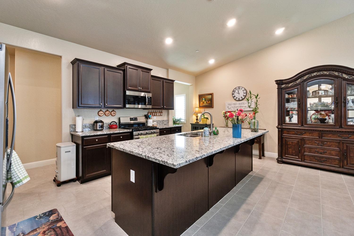 881 Strada Street Lemoore, CA 93245 - Photo 10 of 39 Gallery Image 10