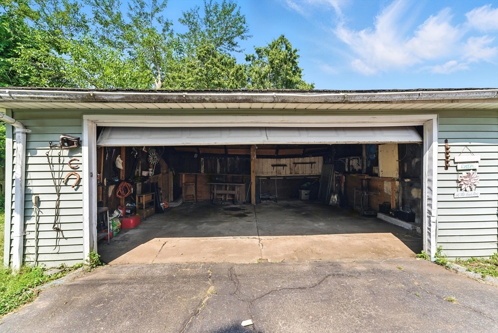 18-20 Eldridge Street Springfield, MA 01108 - Photo 37 of 42 a view of entryway front of house