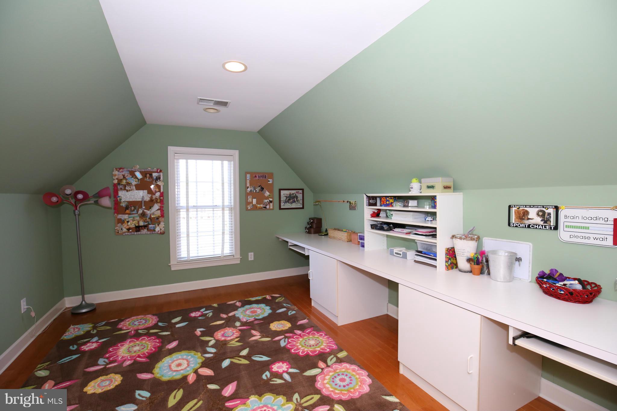 10403 Grey Fox Road Potomac, MD 20854 - Photo 18 of 23 a workspace with furniture and window