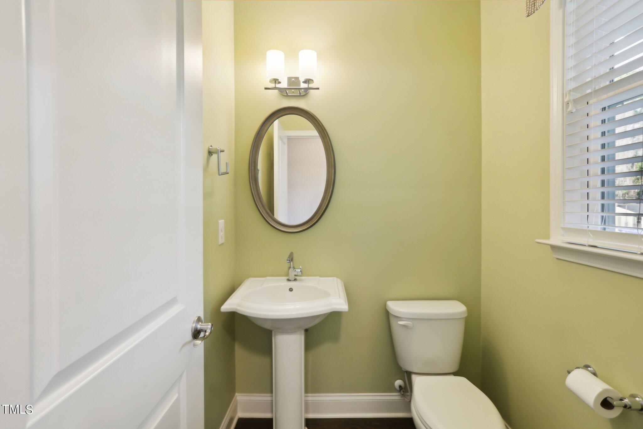 517 Plainview Avenue Raleigh, NC 27604 - Photo 18 of 58 a bathroom with a toilet sink and mirror