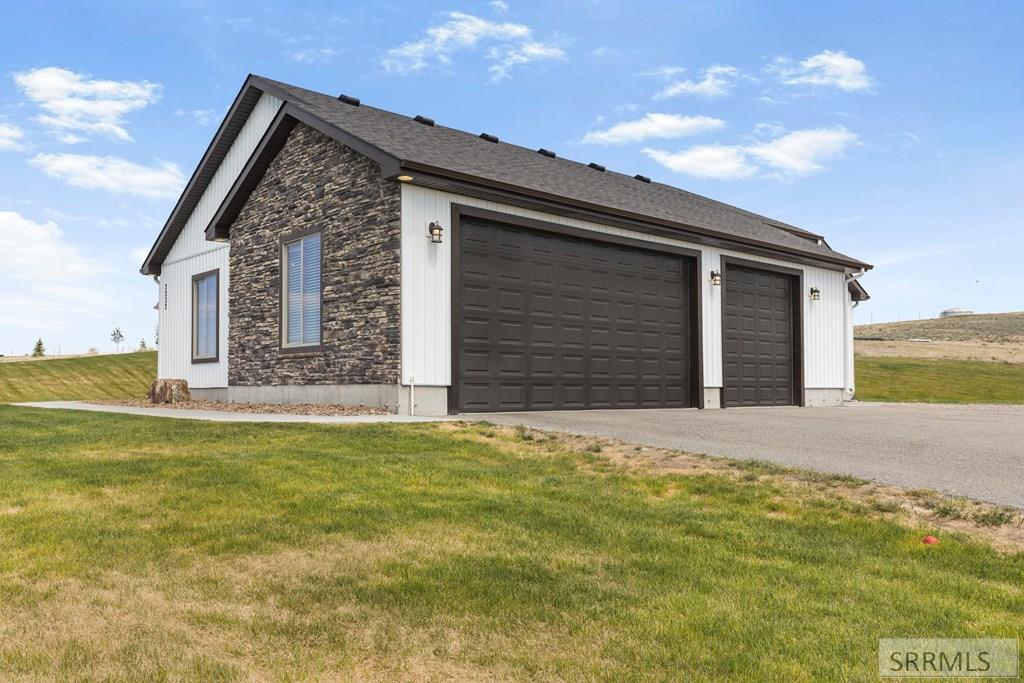 7232 East Middle Fork Road Idaho Falls, ID 83406 - Photo 3 of 72 Garage