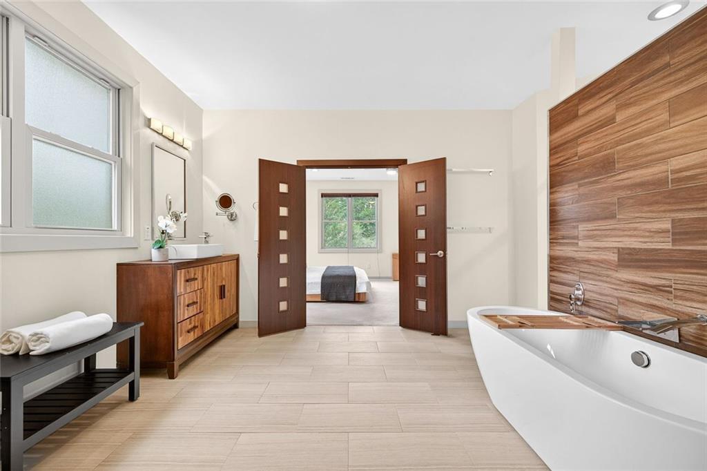 4812 Lake Forrest Drive Northwest Sandy Springs, GA 30342 - Photo 12 of 56