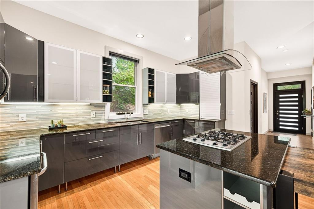 4812 Lake Forrest Drive Northwest Sandy Springs, GA 30342 - Photo 17 of 56