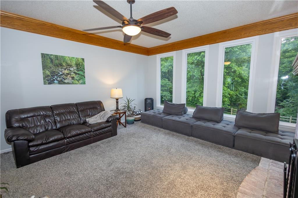 8515 Hallet Street Lenexa, KS 66215 - Photo 4 of 21