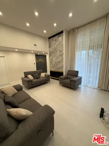 $5,950 | 13218 Fiji Way, Unit J, Marina del Rey, CA 90292