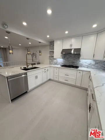 $5,950 | 13218 Fiji Way, Unit J, Marina del Rey, CA 90292