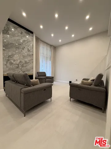 $5,950 | 13218 Fiji Way, Unit J, Marina del Rey, CA 90292