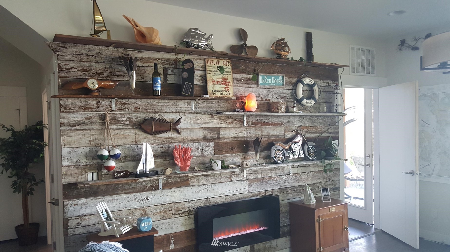 920 Ruby Street Blaine, WA 98230 - Photo 14 of 40 a kitchen with a stove and cabinets