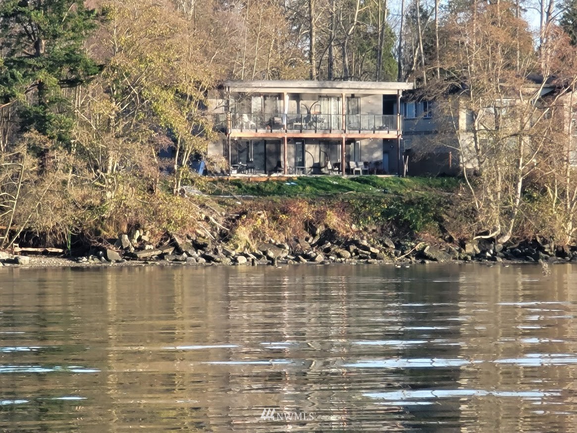 920 Ruby Street Blaine, WA 98230 - Photo 32 of 40 a view of a lake with houses