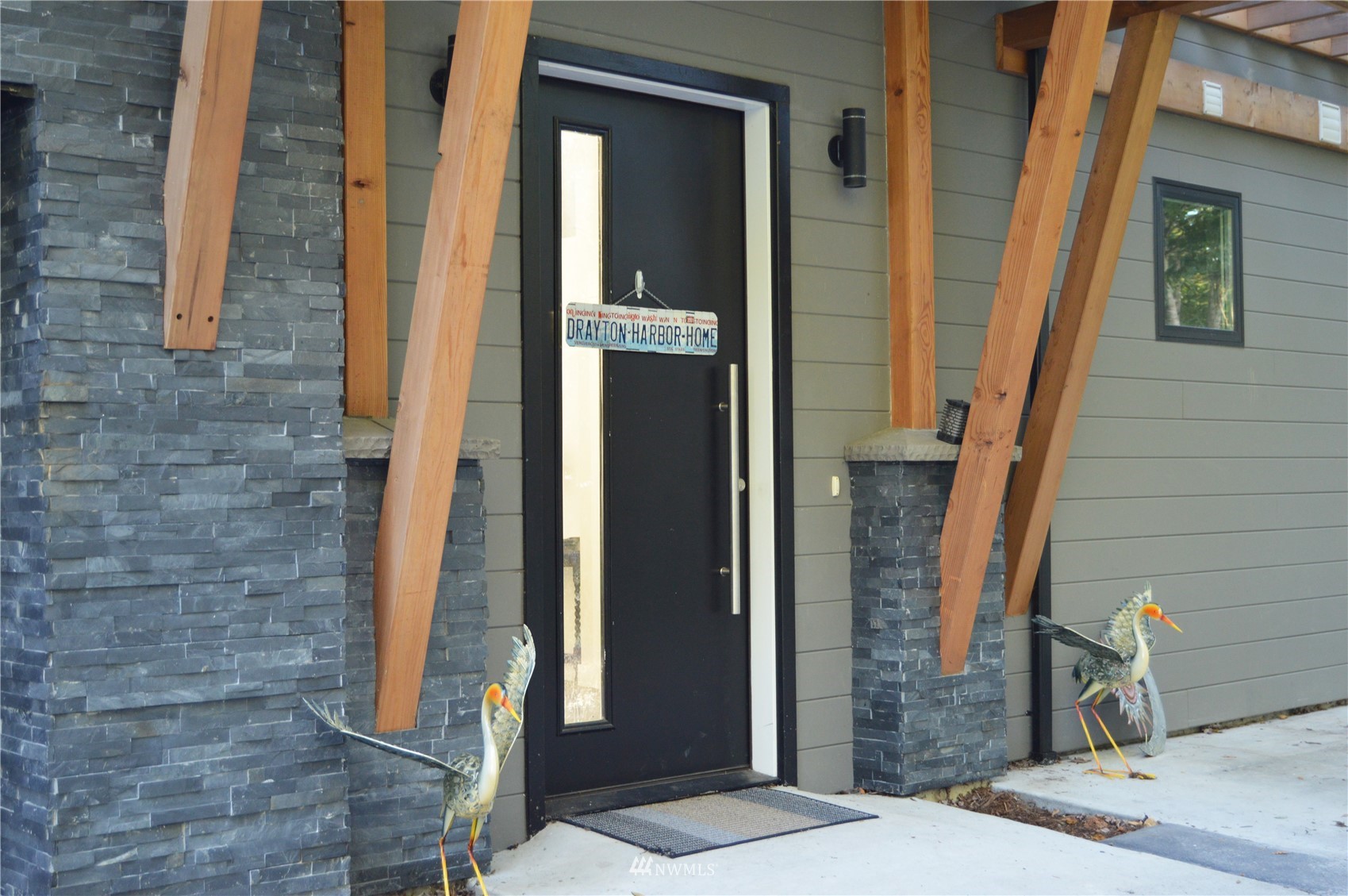 920 Ruby Street Blaine, WA 98230 - Photo 37 of 40 a entryway with a door