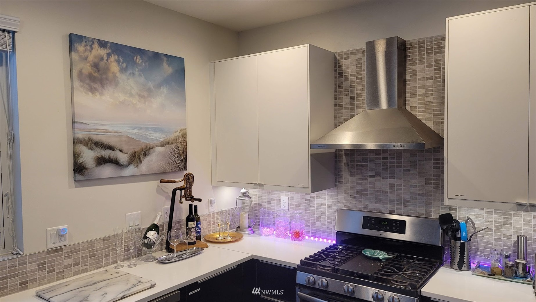 920 Ruby Street Blaine, WA 98230 - Photo 10 of 40 a living room with furniture and decor