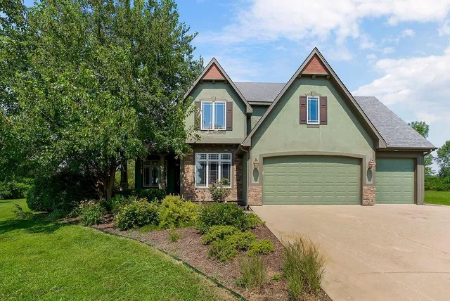 $639,000 | 28993 Blue Stem Drive, Paola, KS 66071
