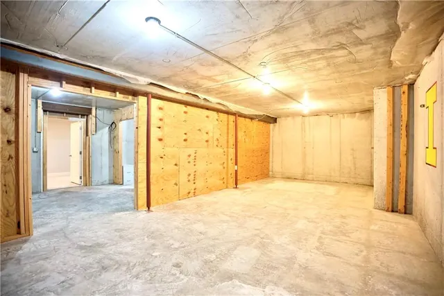 $639,000 | 28993 Blue Stem Drive, Paola, KS 66071