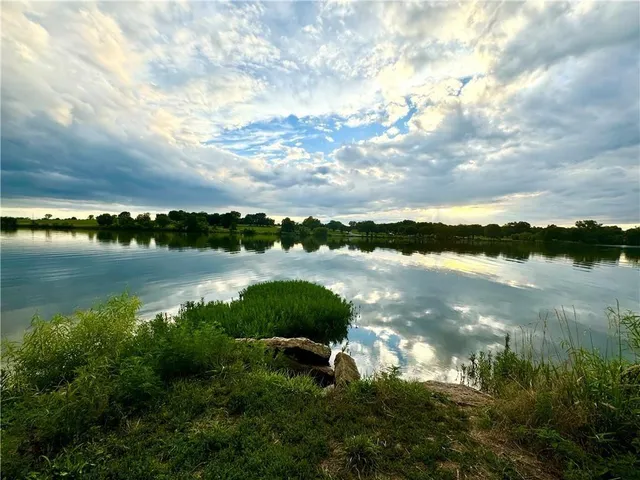 $639,000 | 28993 Blue Stem Drive, Paola, KS 66071