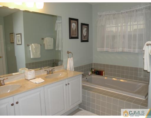 404 Draco Road Piscataway, NJ 08854 - Photo 4 of 10 Gallery Image 4