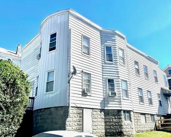 $1,600 | 8 Bourne Street, Unit 2R, Worcester, MA 01606