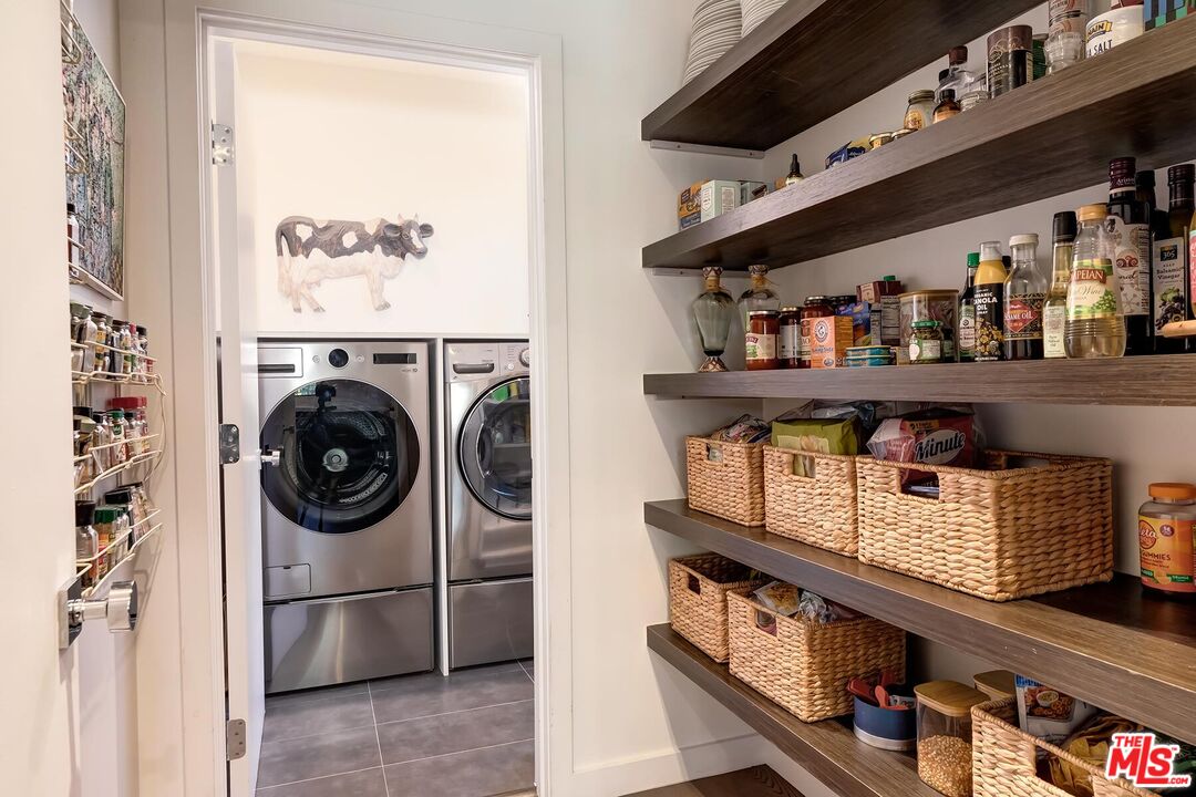 10521 Northvale Road Los Angeles, CA 90064 - Photo 26 of 52 a utility room with dryer and washer