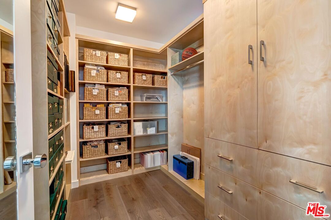 10521 Northvale Road Los Angeles, CA 90064 - Photo 39 of 52 a view of a room with shelves