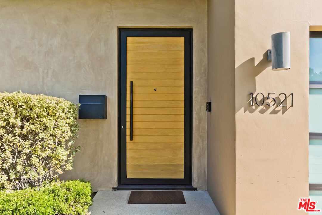 10521 Northvale Road Los Angeles, CA 90064 - Photo 8 of 52 a view of door with wooden floor