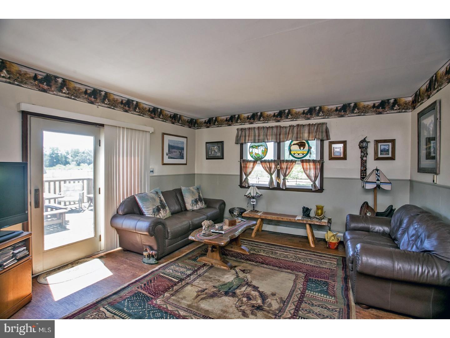 61 Black Road Pilesgrove, NJ 08098 - Photo 4 of 25 Family Room