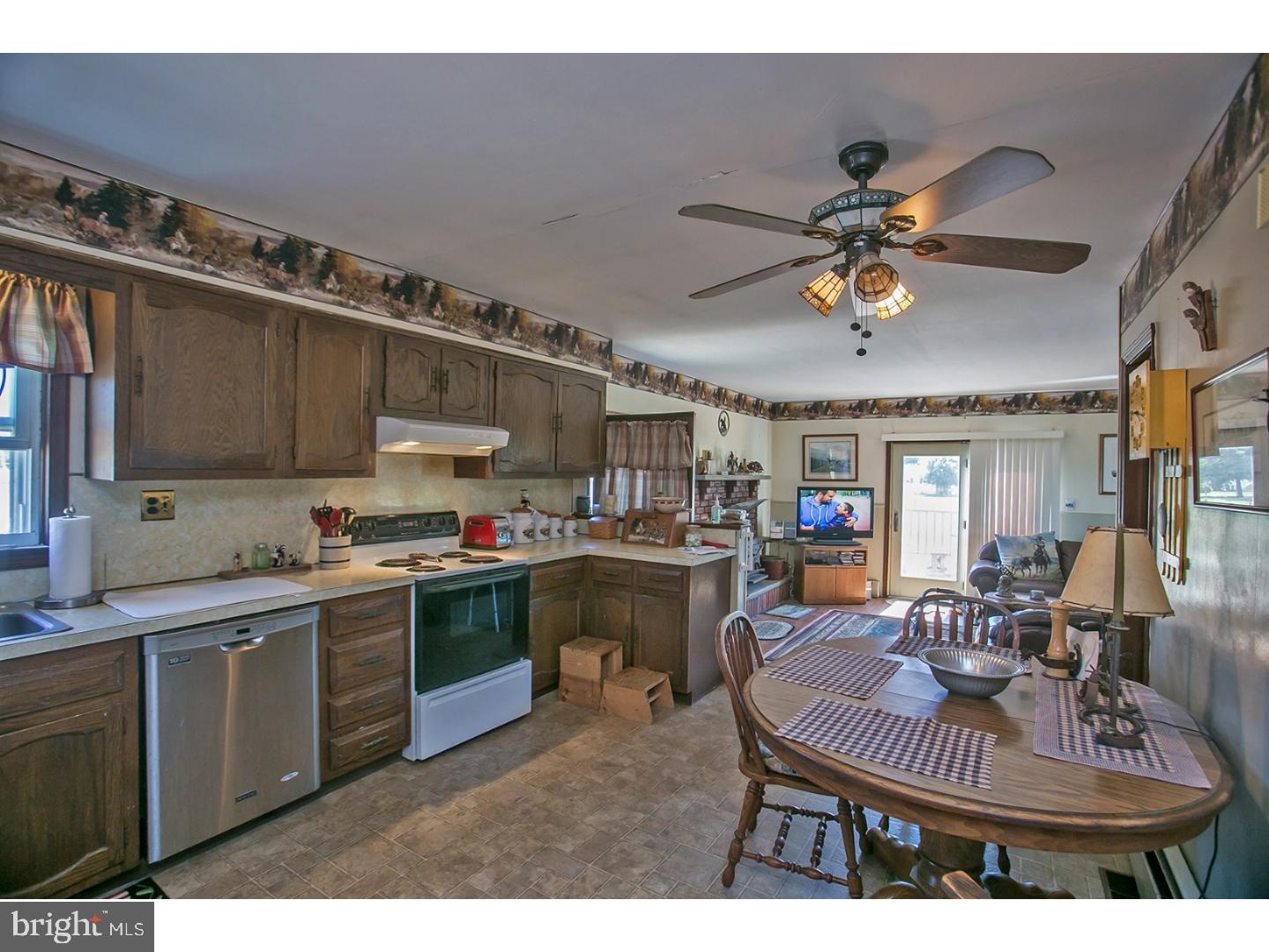 61 Black Road Pilesgrove, NJ 08098 - Photo 6 of 25 Kitchen