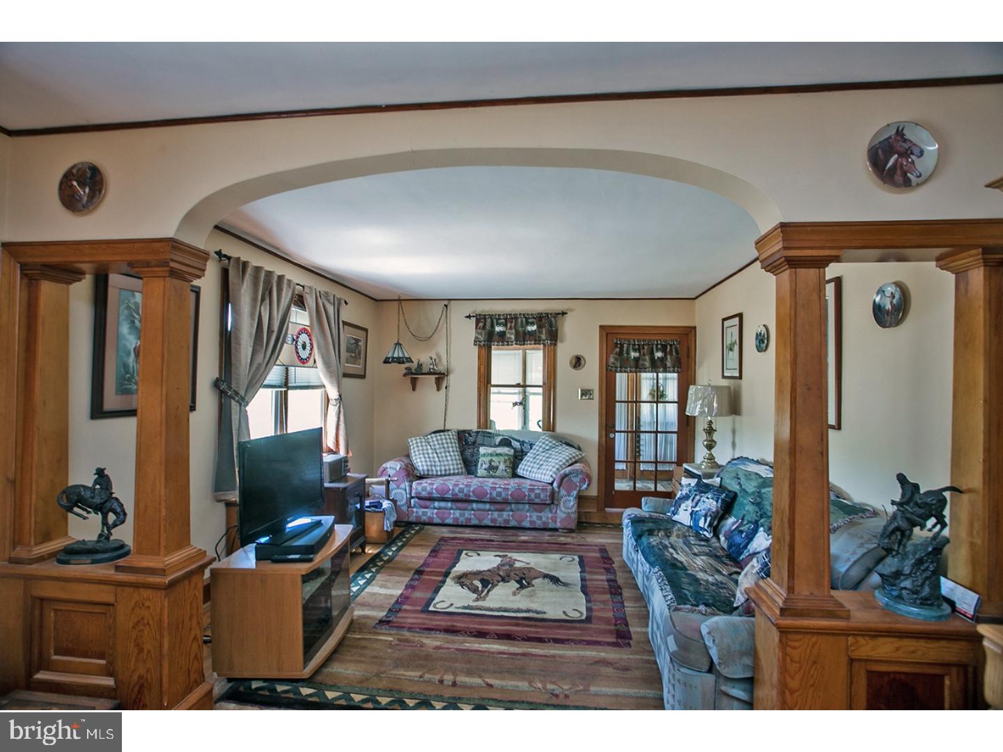 61 Black Road Pilesgrove, NJ 08098 - Photo 10 of 25 Living Room