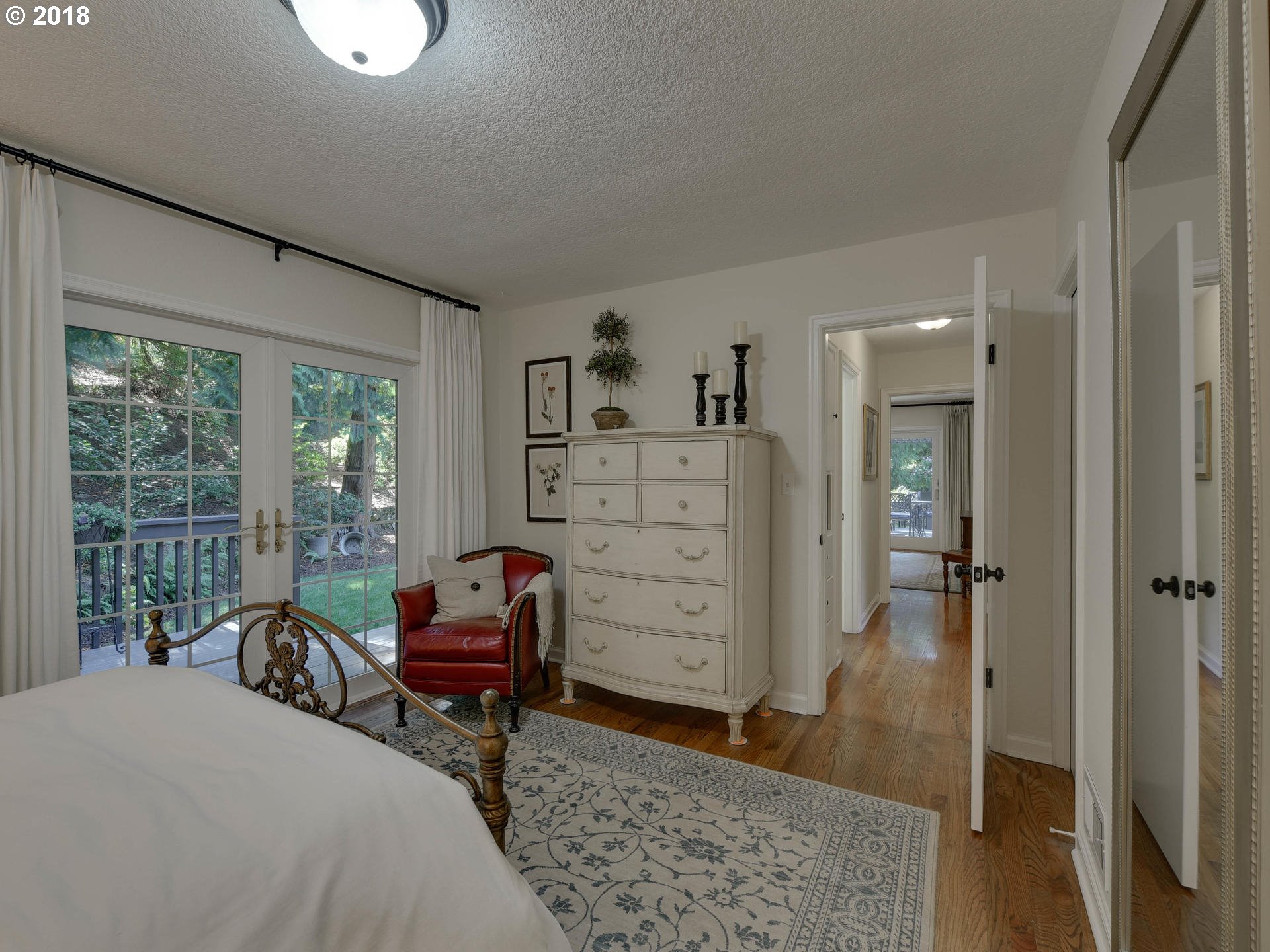 9951 Southwest Lancaster Road Portland, OR 97219 - Photo 16 of 32 Gallery Image 16