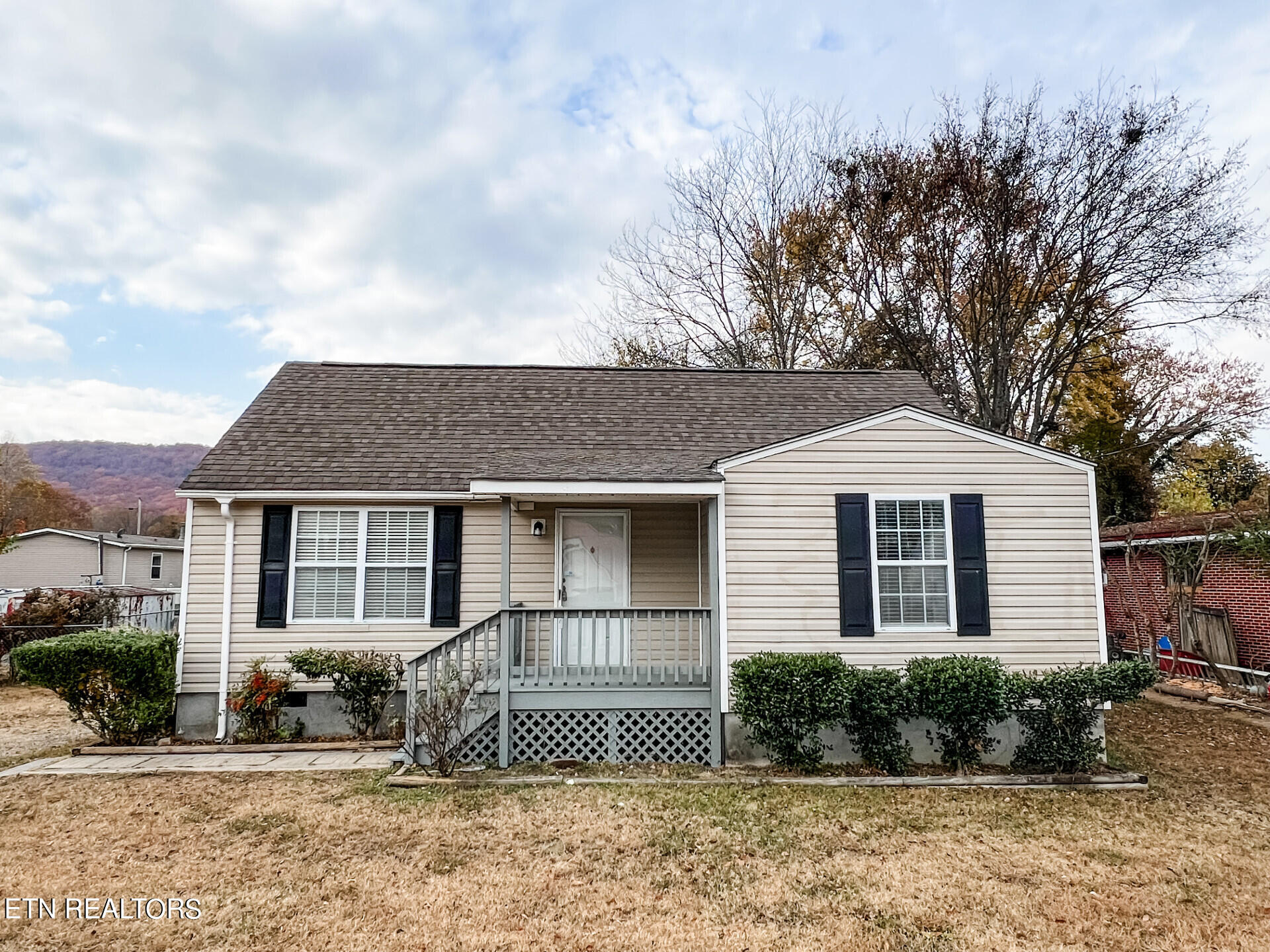 136 Pierce Street Spring City, TN 37381 - Photo 1 of 19 136PierceSt_36884_1