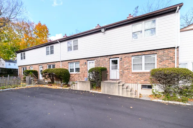 $499,000 | 209 Seaside Avenue, Unit 2, Stamford, CT 06902