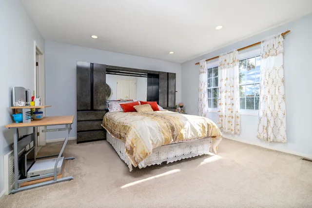 $499,000 | 209 Seaside Avenue, Unit 2, Stamford, CT 06902