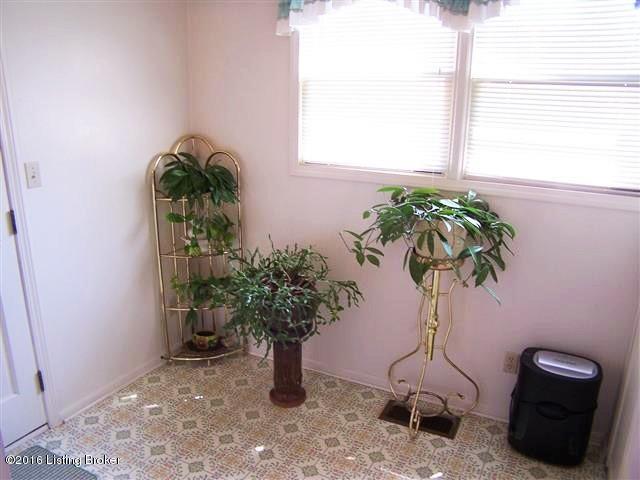 10907 Deering Road Louisville, KY 40272 - Photo 30 of 38 Sun Room