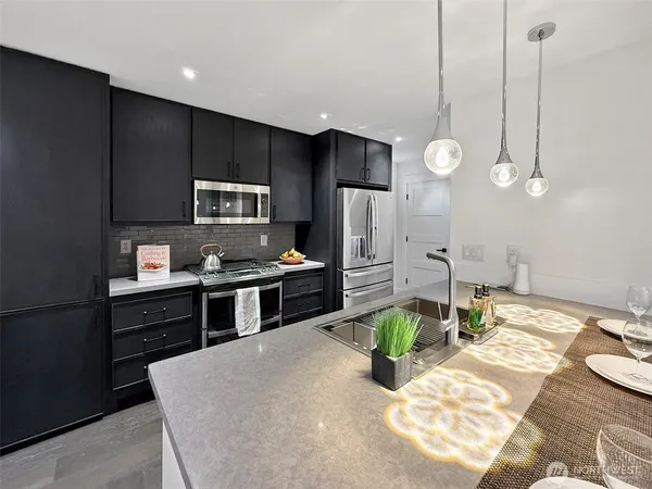 $1,100,000 | 620 Stevens Avenue Northwest, Renton, WA 98057