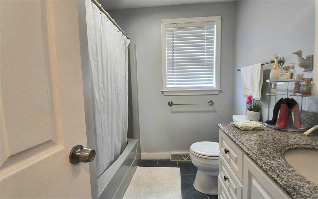 154 Dudley Oxford Road Dudley, MA 01571 - Photo 21 of 42