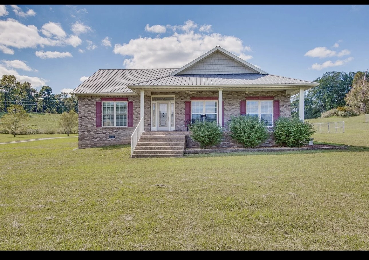 879 Tidwell Road Burns, TN 37029 - Photo 1 of 20 a front view of a house with garden