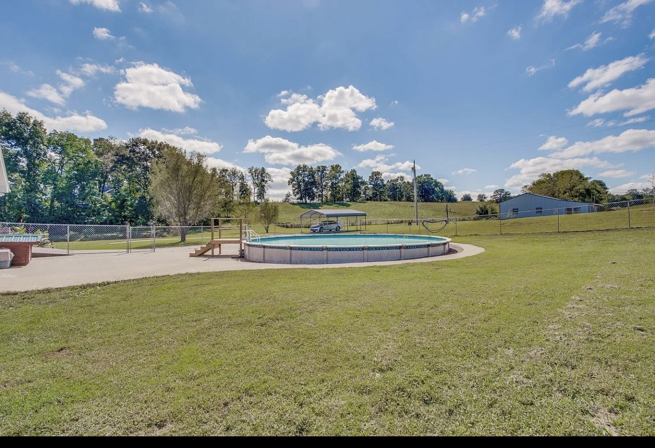 879 Tidwell Road Burns, TN 37029 - Photo 4 of 20 a view of a basket ball ground