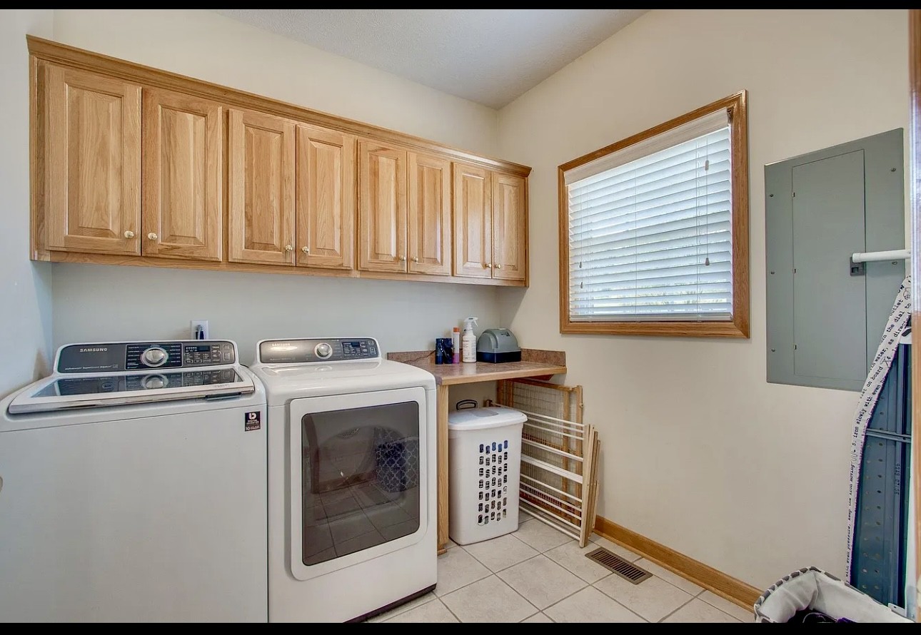 879 Tidwell Road Burns, TN 37029 - Photo 9 of 20 a view of a kitchen with washer and dryer