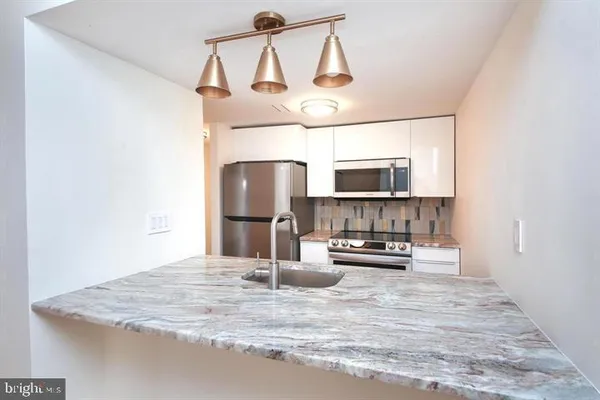 $2,300 | 146 Oberlin Terrace, Unit 15P, Lansdale, PA 19446