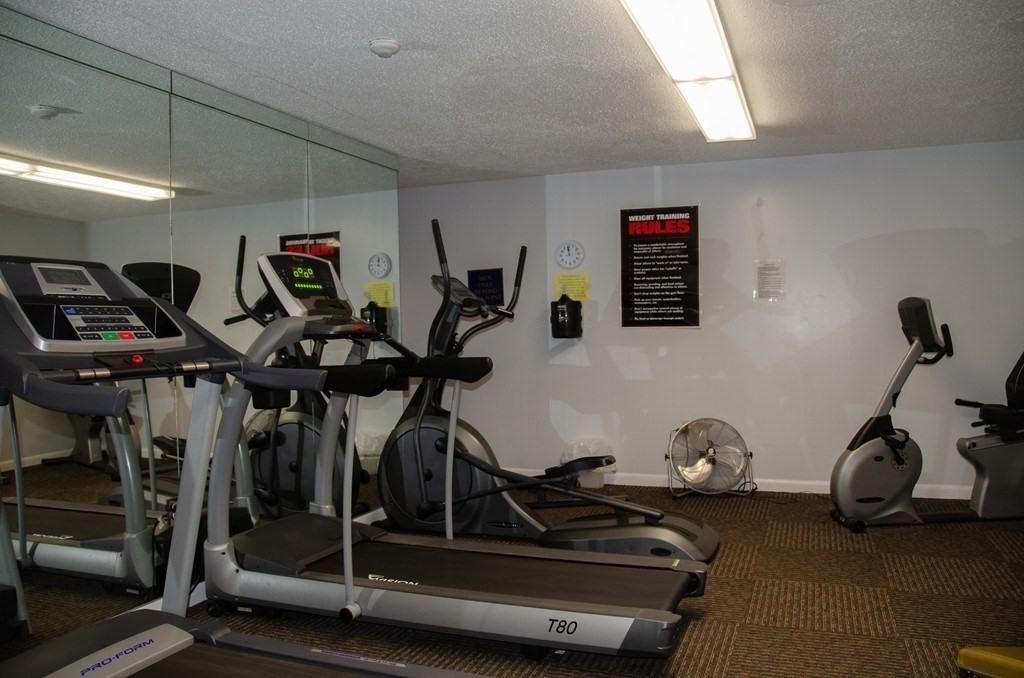 402 Paradise Road, Unit 2L Swampscott, MA 01907 - Photo 9 of 11 a room with gym equipment