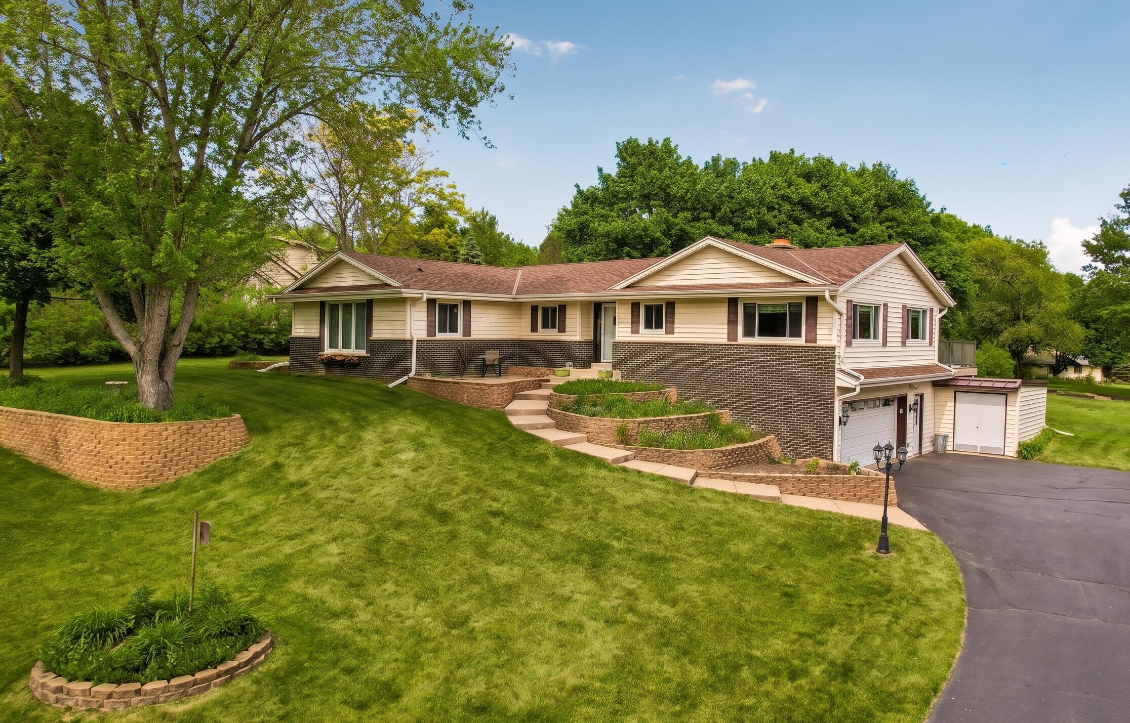 804 Lochtyn Ridge Wales, WI 53183 - Photo 2 of 58 MAIN Exterior